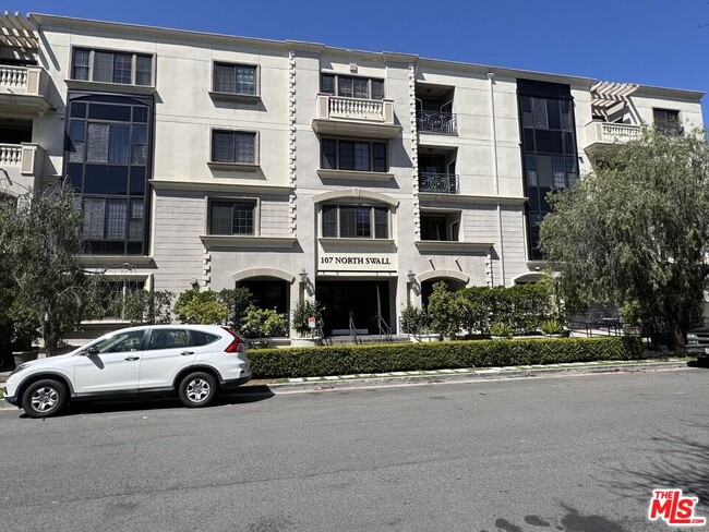 Photo - 107 N Swall Dr Unidad 303 Rental