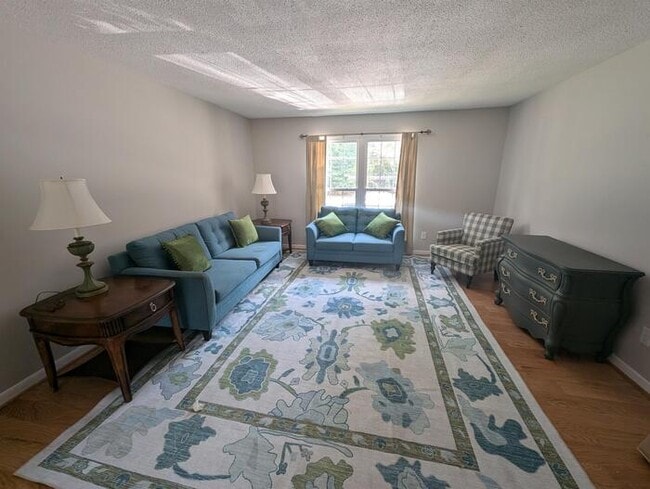 Building Photo - Furnished rental Forest Acres