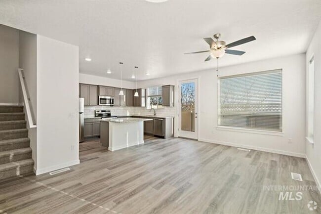 Building Photo - Adorable Townhome in South Meridian