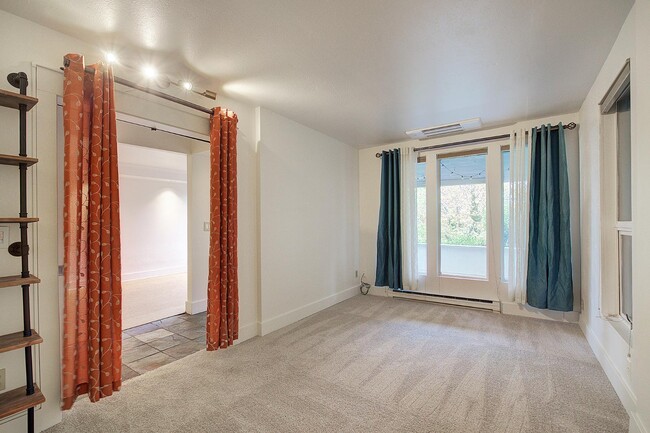 Photo - 1038 Lakeview Blvd E