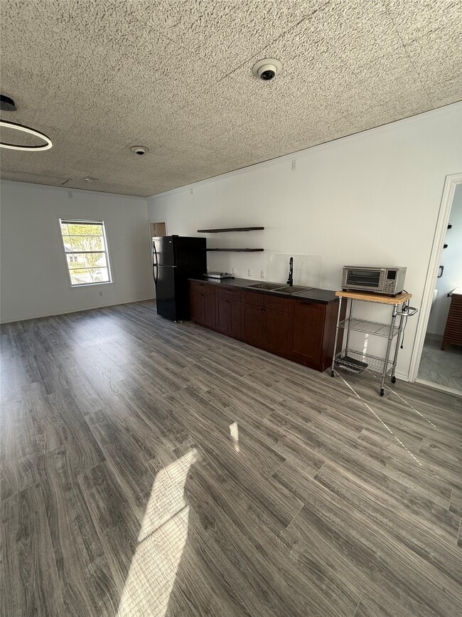 Photo - 618 E 16th St