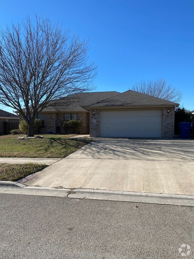 Building Photo - GORGEOUS 3 BED/ 2 BATH HOME IN HOUSE CREEK...