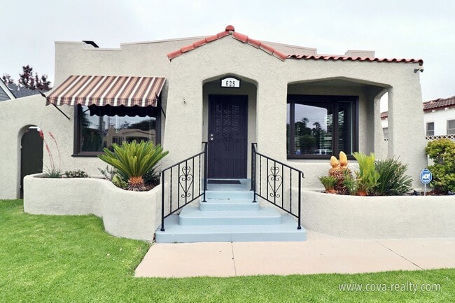 Building Photo - Charming Downtown Oxnard Home with Modern Amenities and Prime Location