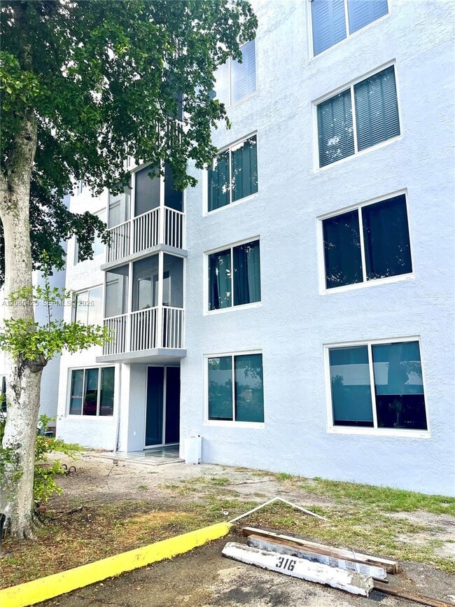 Photo - 17890 W Dixie Hwy Unit 203