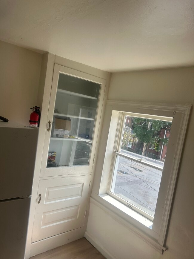 Photo - 263 N York St