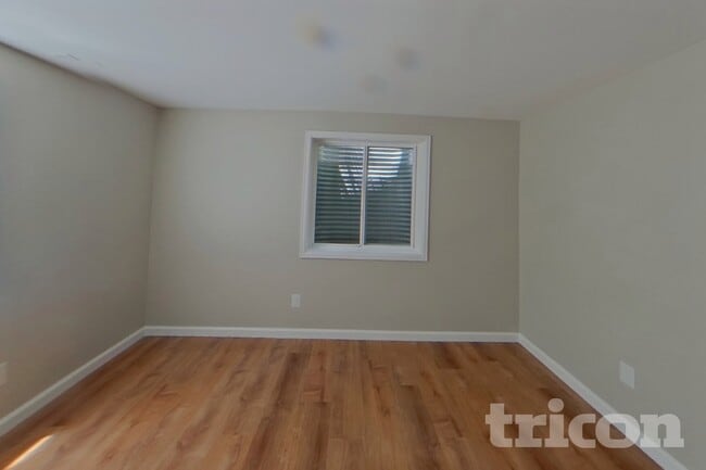 Photo - 915 Welch Ave