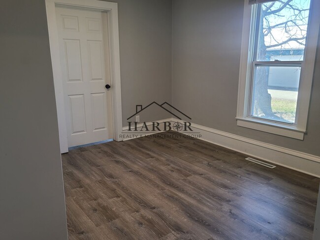 Photo - 1204 1st Ave NE