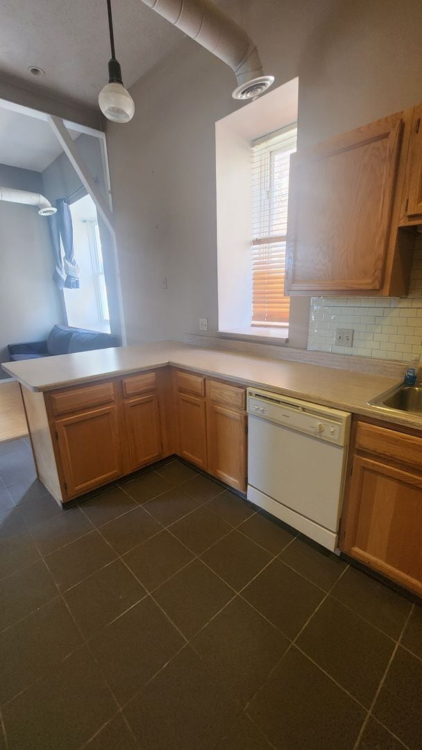 Building Photo - 1211 Howard St Unit 201