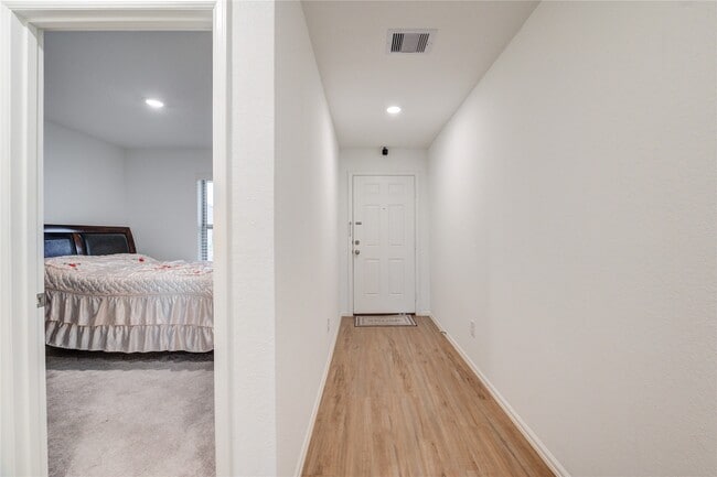 Photo - 3110 Spanish Oak Ln