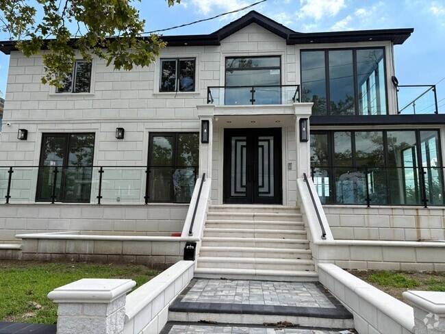 Building Photo - 162-53 95th St Rental