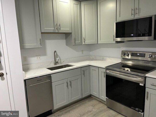 Photo - 216 Cameron St
