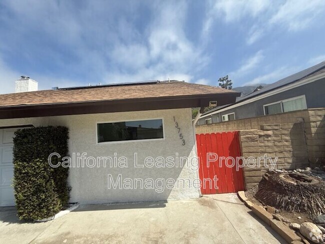 Building Photo - 13753 Aldergrove St Rental