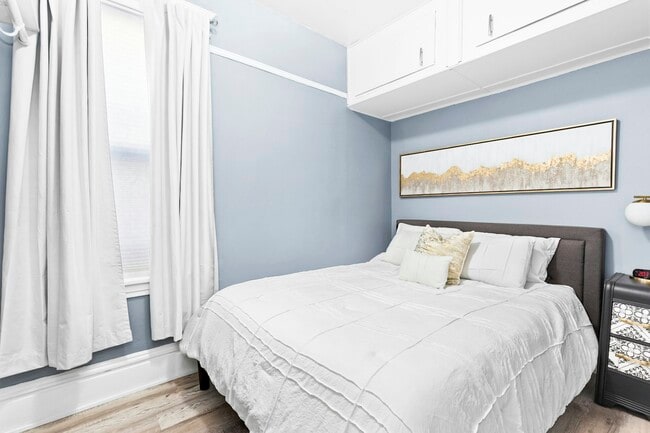 Photo - 422 N 15th Ave E