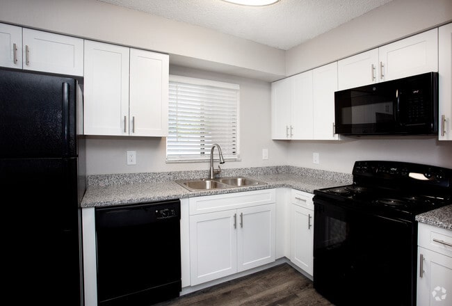 2BD/2BA - 1095 SqFt - Kitchen