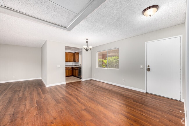 2BR, 2BA - 1100SF - Dining Room