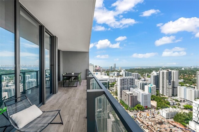 Photo - 88 SW 7th St Unidad 3208