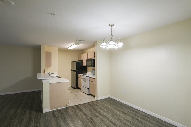 Photo - 5451 Vineland Rd