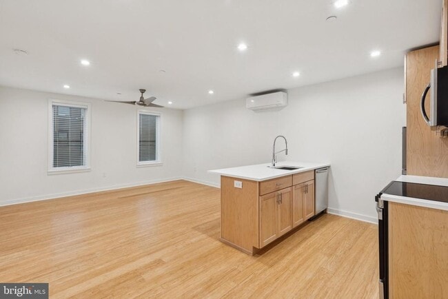 Building Photo - 1302 S 18th St Unit 2