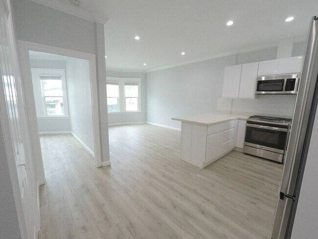 Remodeled 1-Bd w/ In-Unit Laundry & Modern... - Remodeled 1-Bd w/ In- Apartment Unit Laundry & Modern... Unit 03