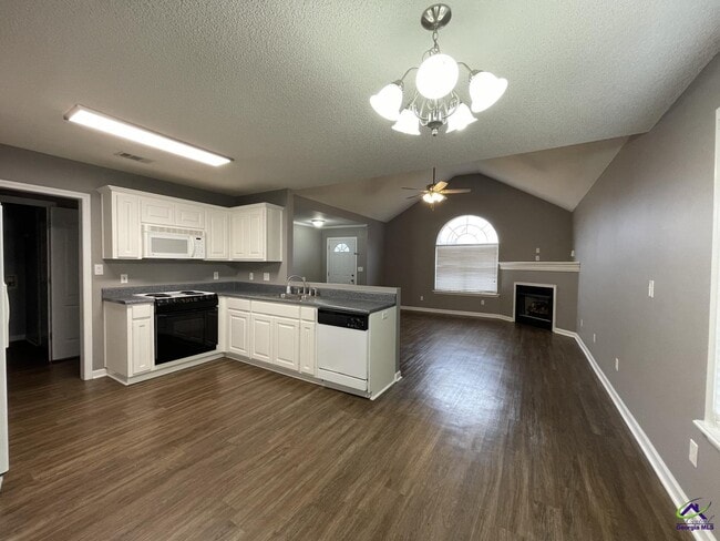 Photo - 308 Cosmos Ave