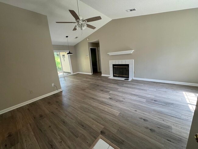 Photo - 1052 Longstreet Dr