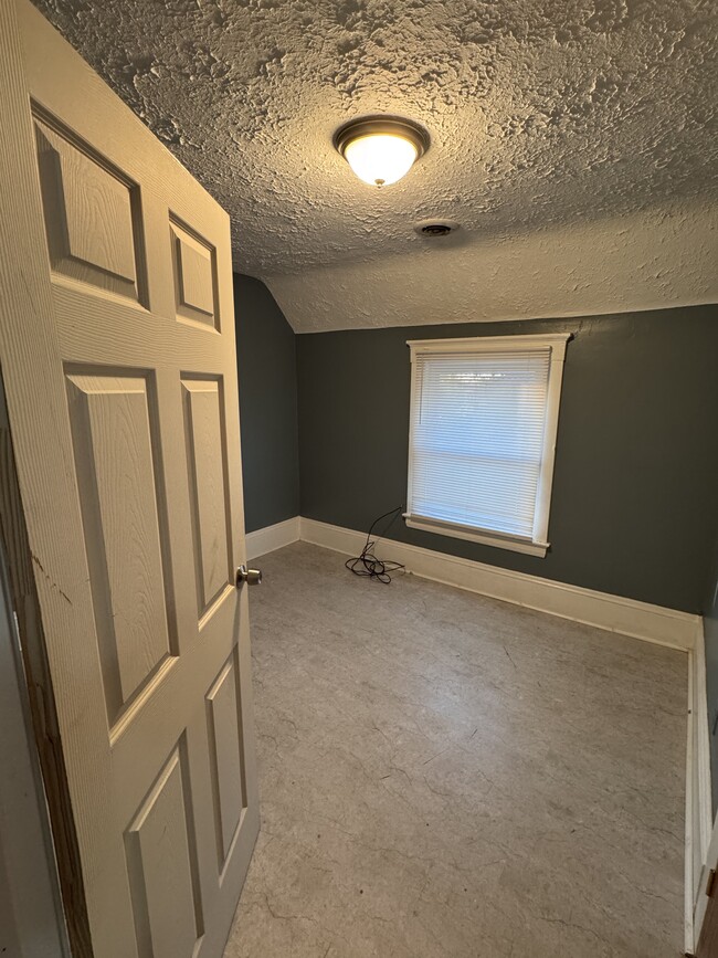 Photo - 18402 Melville Rd Unit UP