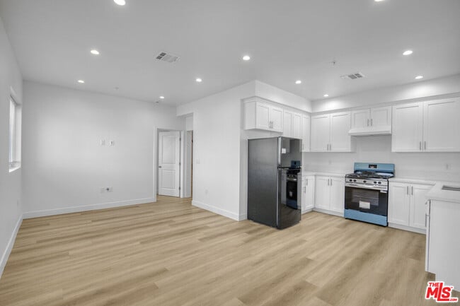 Photo - 618 E 28th St