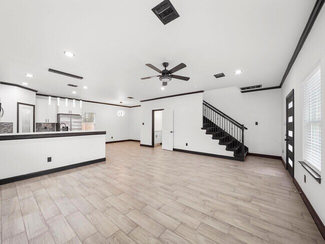 Photo - 4737 Reed Rd Unit B