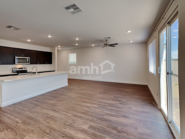 Photo - 3320 Blodwen St