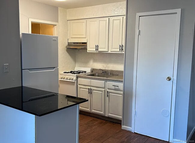 Building Photo - 80 Taft Ave Unit APT 11