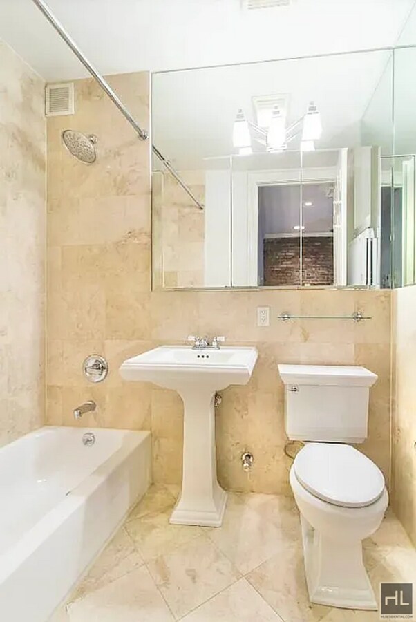 Photo - E 1ST ST. Unidad 3R