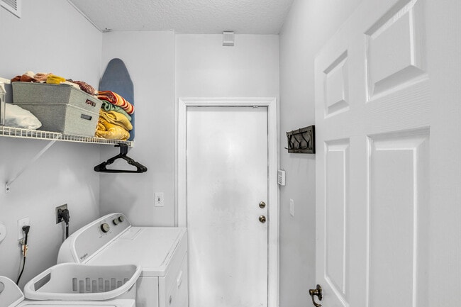 Photo - 4947 Grinnell St