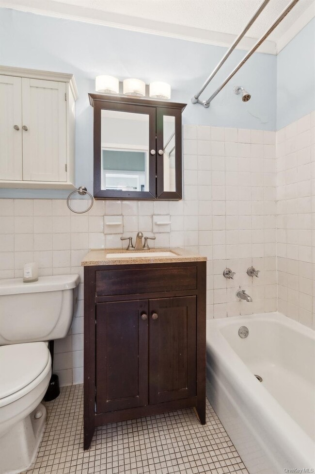 Photo - 39-60-60 54th St Unit 3B