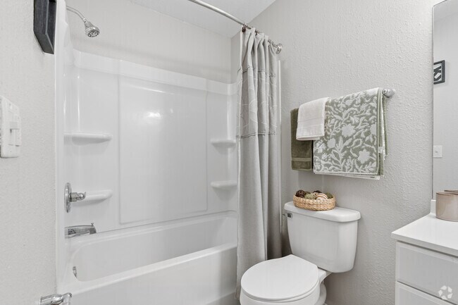 1BR 1BA - 540SF - Bathroom