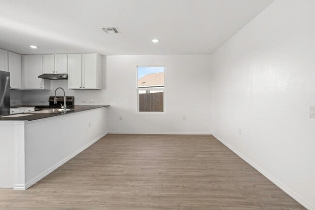 Photo - Southside gem! 4 bedrooms, loft, open floor plan less than 10 miles from the Toyota plant