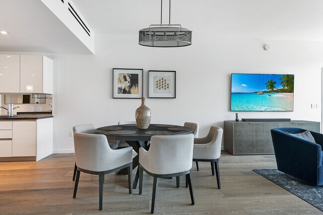 Photo - 9000 W 3rd St