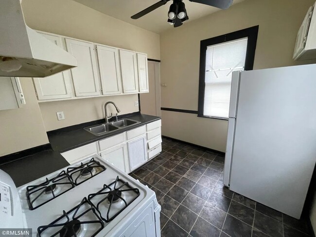 Photo - 1105 Rose Ave E Unit 1