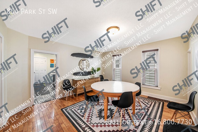 Photo - 854 Park St SW