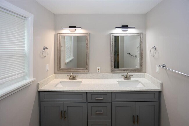 Photo - 1333 Lyle Ave