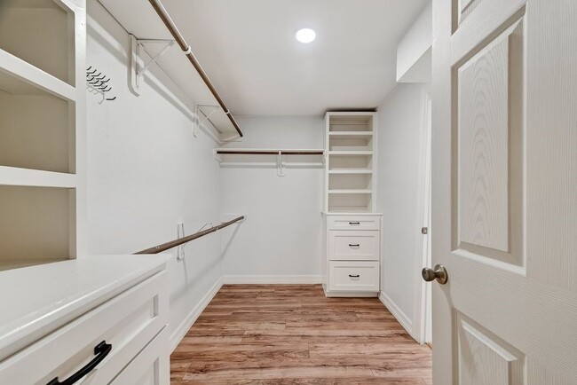 Photo - 4520 Sharon St