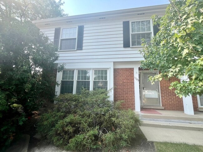 Building Photo - 1703 Colonial Ln Rental