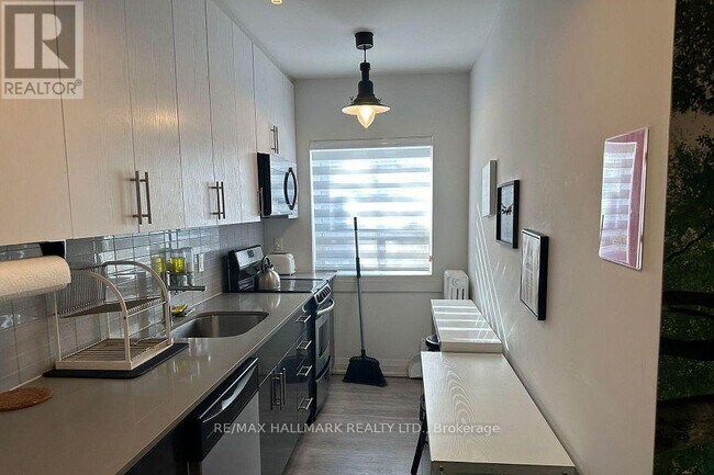 Photo - 595 St Clair Ave W Unit 5