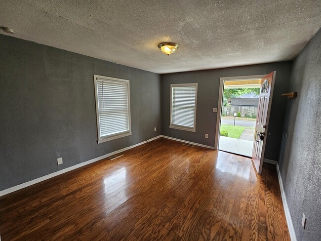 Photo - 107 Guild St
