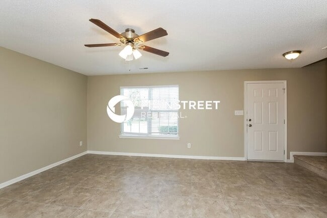 Photo - 3 Bedroom Pet-Friendly Home in Charlotte, NC with Main Street Renewal