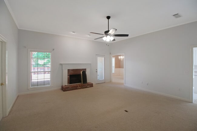 Photo - 345 Avonlea Ln