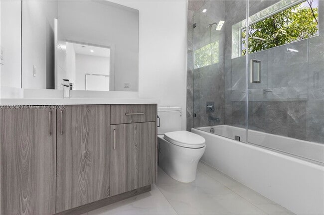 Photo - 3140 Carter St