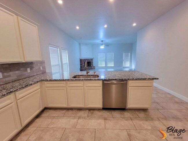 Photo - PRE LEASING 3 Bed 2 Bath Heritage Hills Beauty