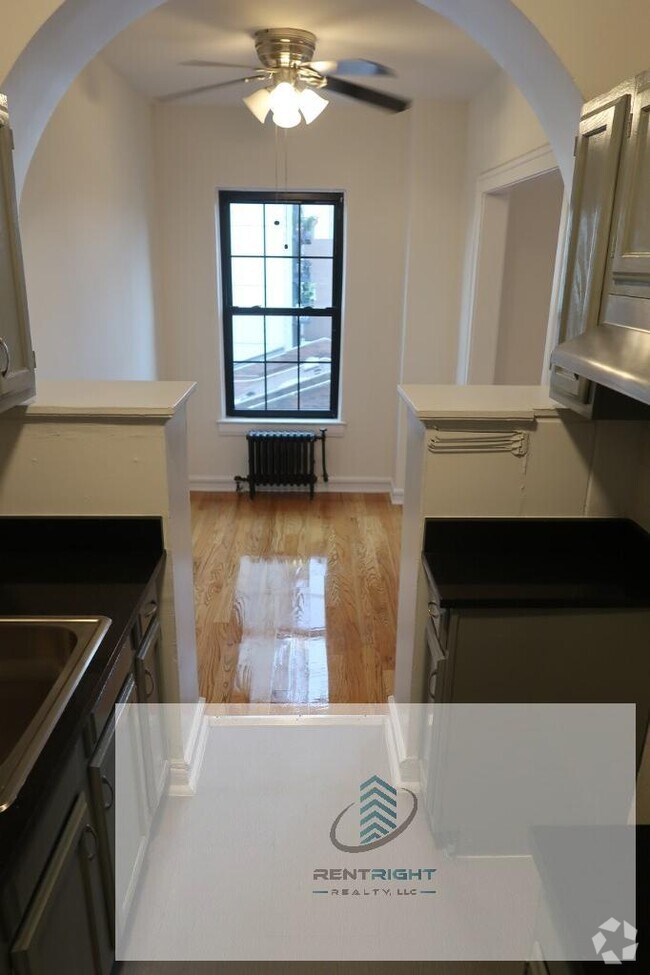 Building Photo - 426 W Briar Pl Rental
