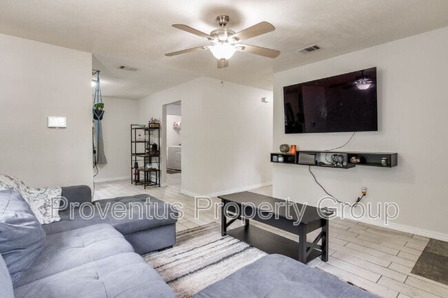 Photo - 1261 Basin St