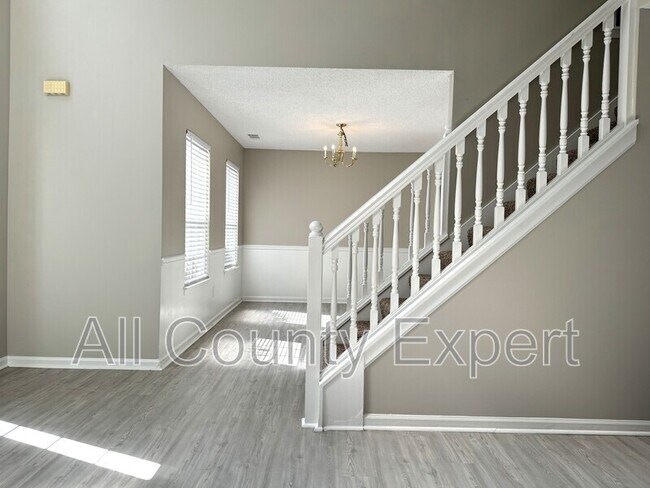 Photo - 4605 Skyward Pass